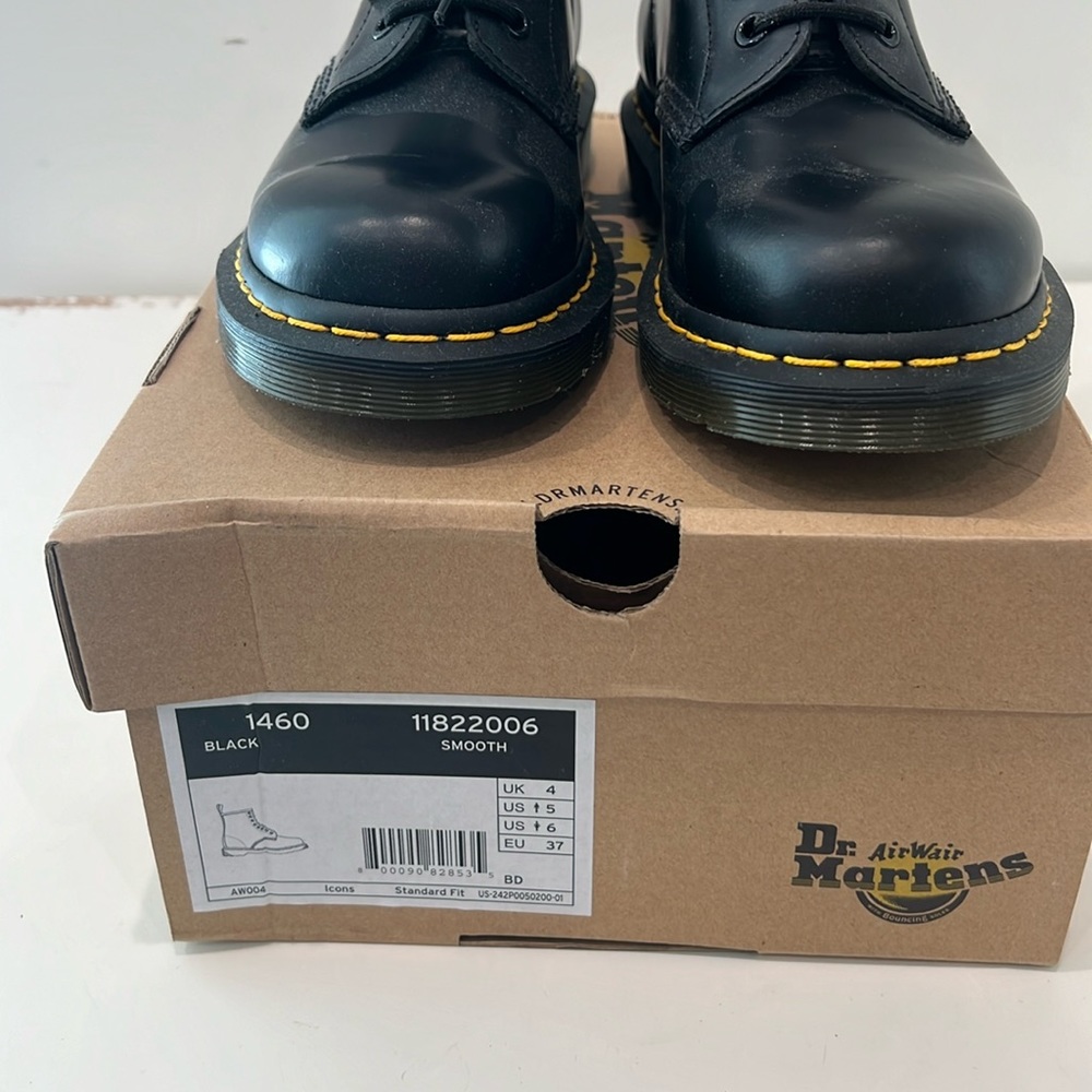 Dr Martens 1460 authentic new in box classic black smooth